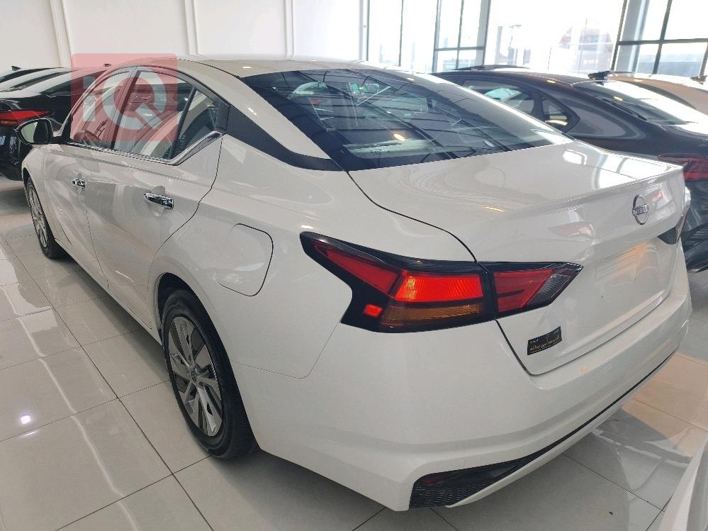 نيسان ألتيما